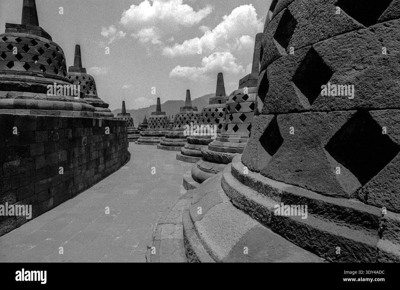 INDONESIA 1993: Antico tempio budismo di Borobudur. Yogyakarta, Giava centrale Foto Stock