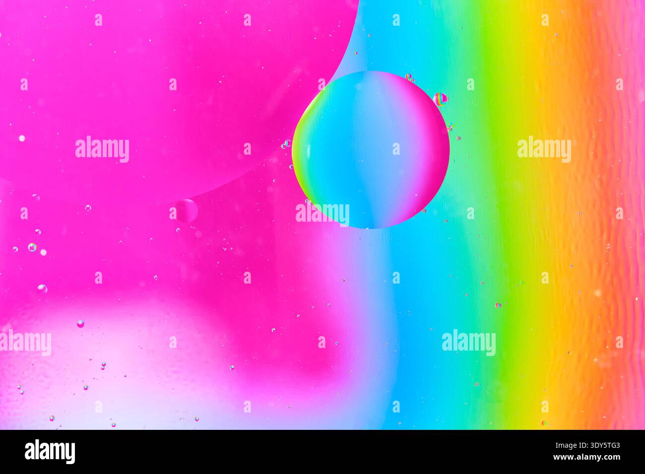 Sfondo sfumato uniforme e senza interruzioni che passa dal magenta intenso al ciano e al verde intenso Foto Stock