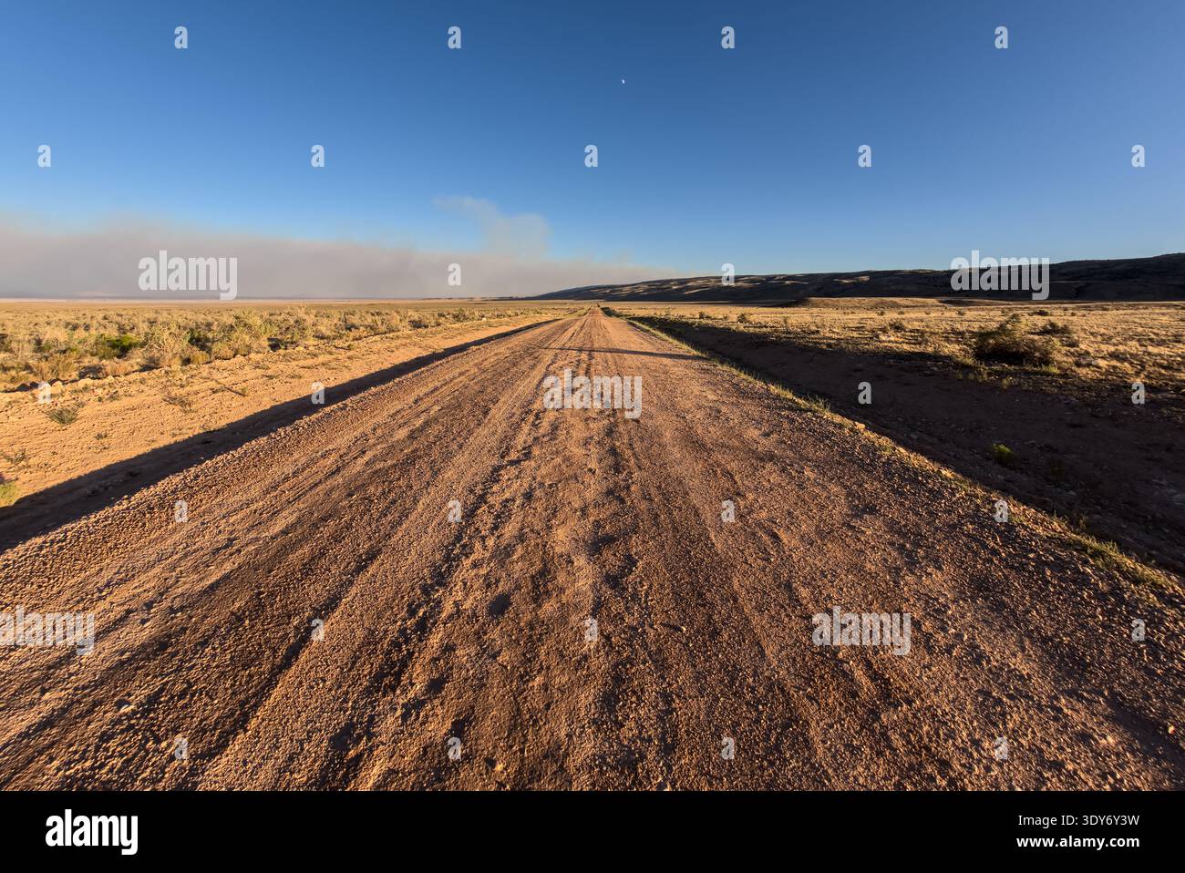 Il fumo fuoriesce dal Dragon Bravo Wildfire sul North Rim, come si vede dalla US89A in Arizona Foto Stock