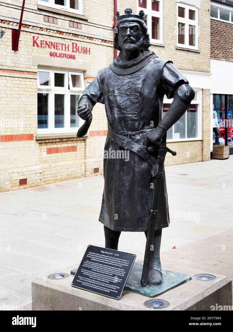 La statua del re Giovanni si trova a Kings Lynn, mostrando un significato storico nella città del Regno Unito Foto Stock