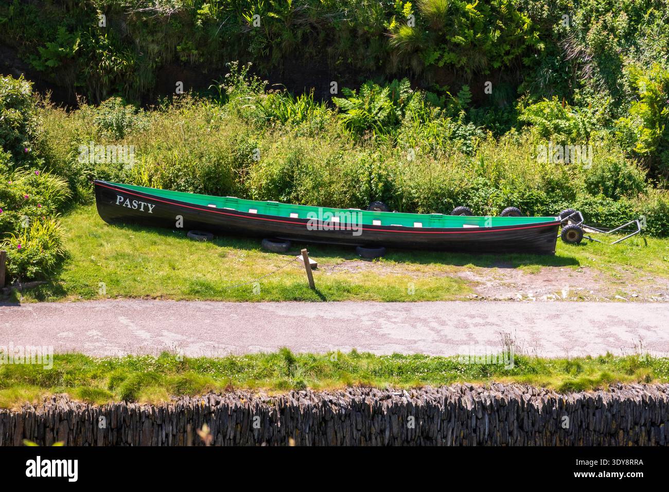 Tradizionale concerto della Cornovaglia 'Pasty' sulle rive del fiume Valency a Boscastle, Cornovaglia, Regno Unito Foto Stock