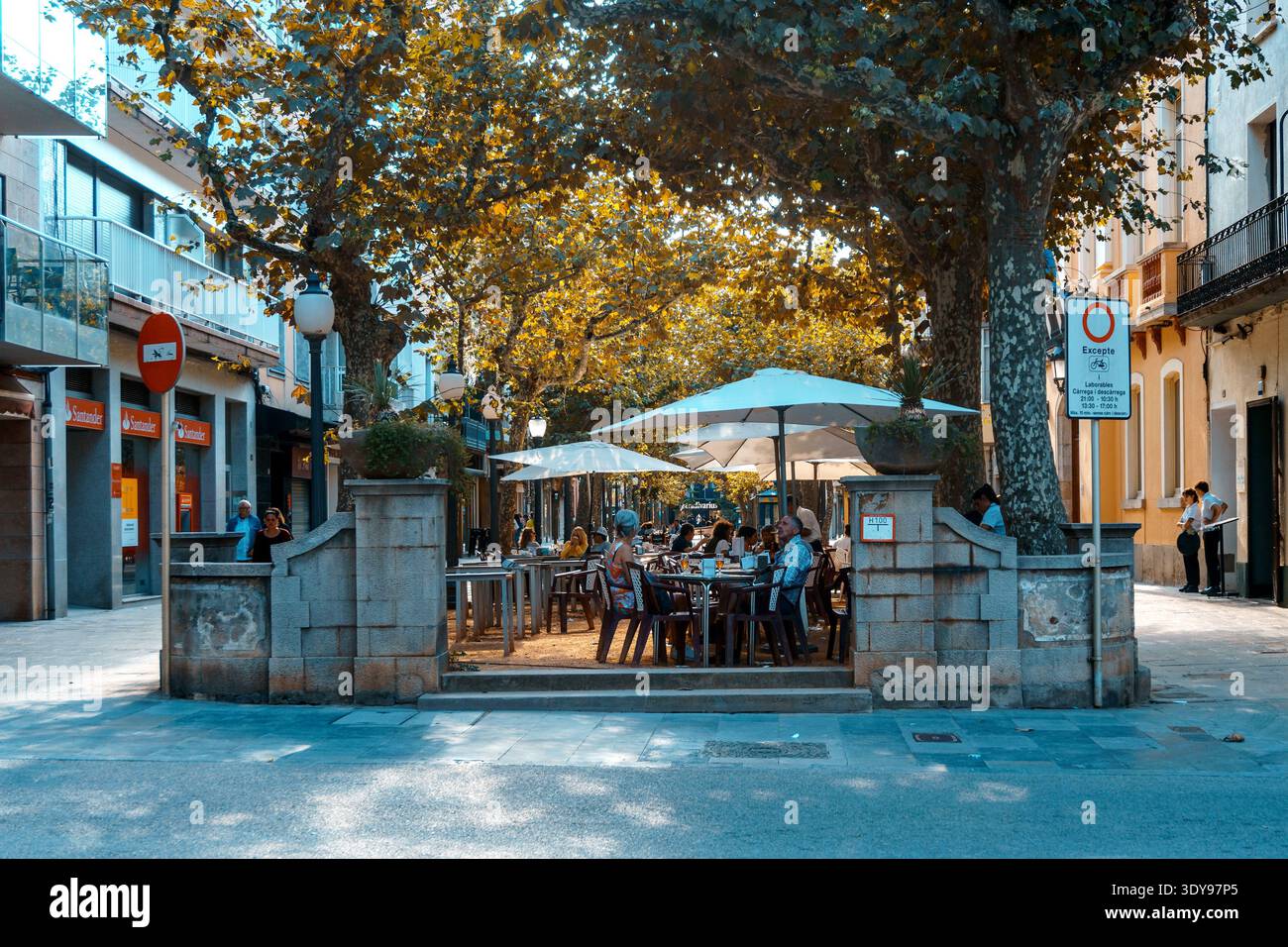Girona, Spagna - 12 ottobre 2022. Street of Blanes, un comune spagnolo nella regione di la Selva, Girona, Catalogna. È noto come il gateway per t Foto Stock