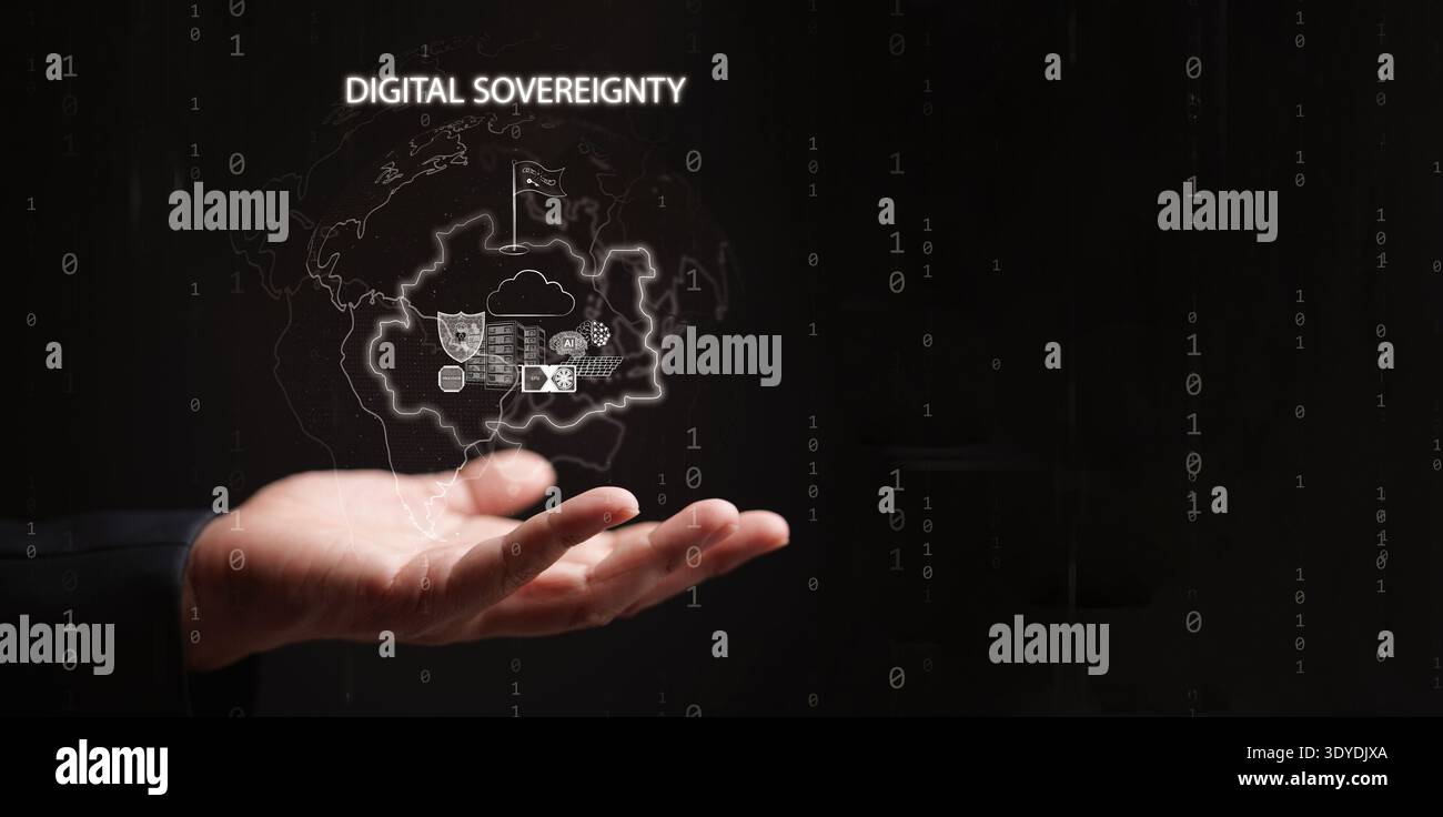 Concetto di sovranità digitale. Hand contiene una mappa nazionale con icone di infrastruttura di intelligenza artificiale, server, cloud computing, energia, chip, semiconduttore, Foto Stock