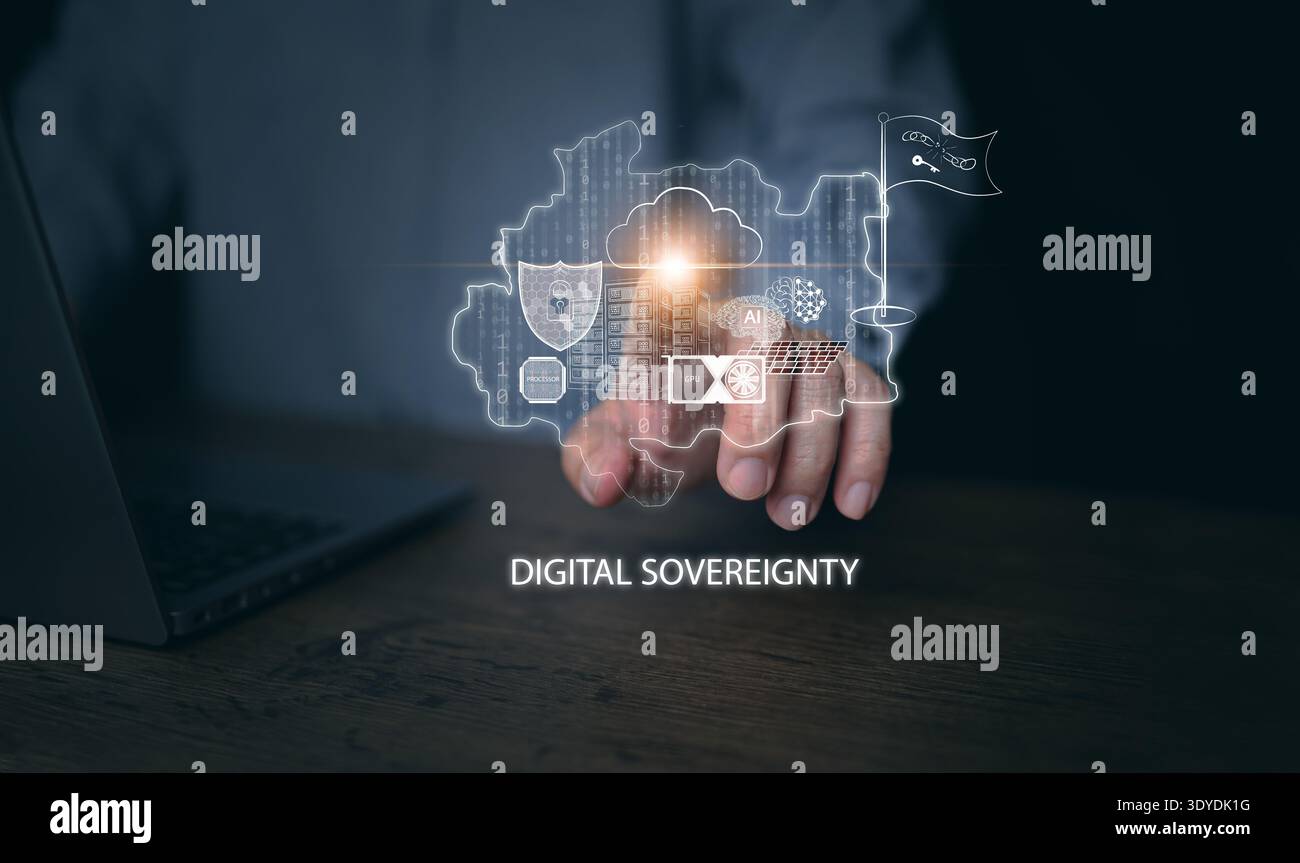 Concetto di sovranità digitale. Un uomo tocca lo scudo di sicurezza con il profilo della mappa del paese e le icone dell'infrastruttura e dell'ecosistema di intelligenza artificiale, server, cloud, SEMIC Foto Stock