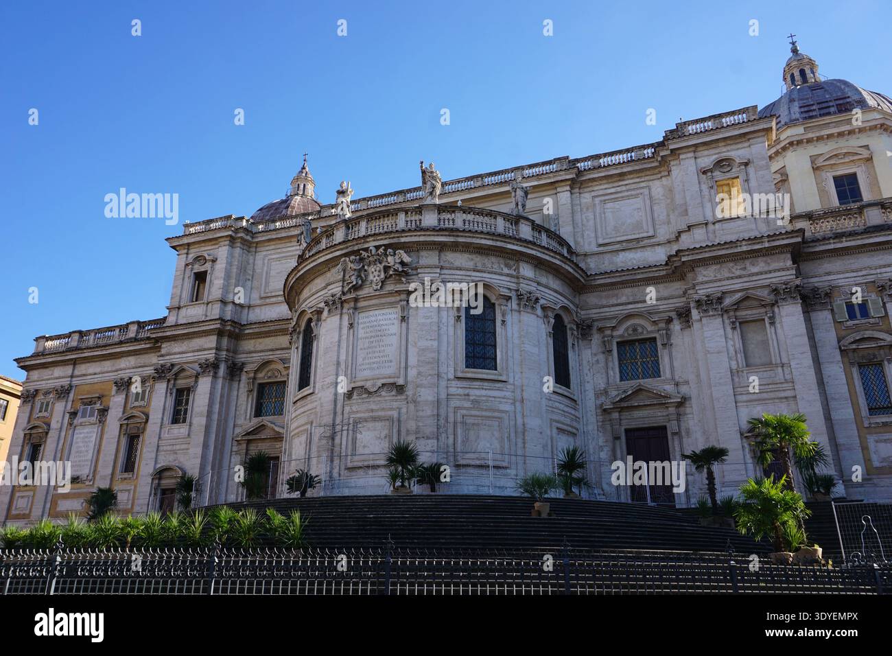 Facciata posteriore della Basilica di Santa Maria maggiore, la Basilica Papale di Santa Maria maggiore, una storica chiesa di pellegrinaggio a Roma, Italia Foto Stock