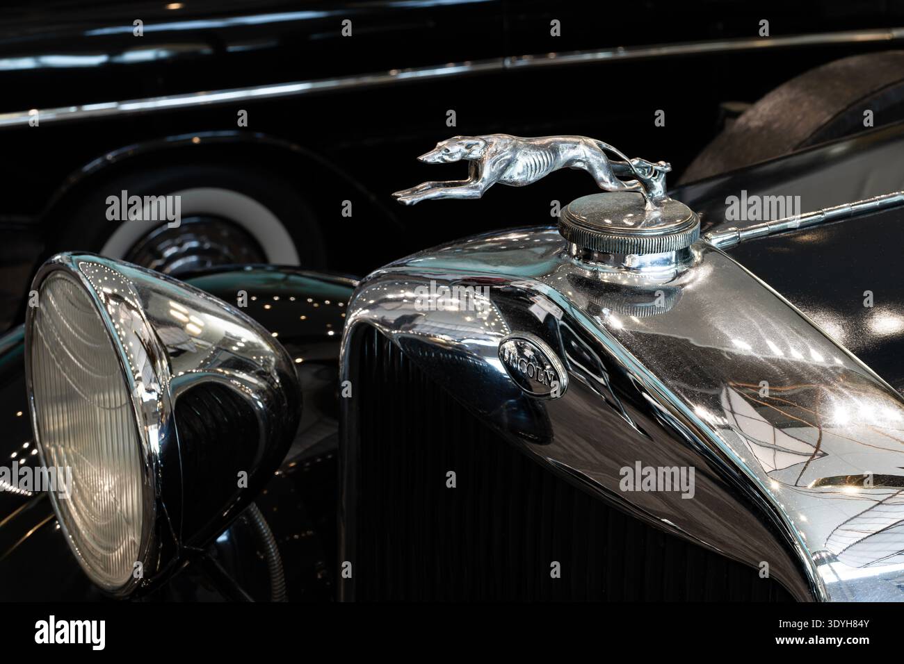 Mascotte per radiatori placcate argento di Gorham Silver Company. Lincoln Model L Brougham a sette passeggeri (1930). Elliott Museum, Stuart, Florida, Stati Uniti Foto Stock
