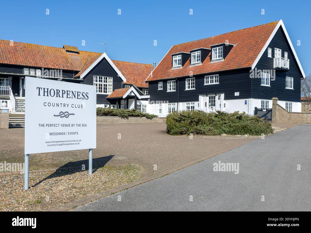 Insegna per Thorpeness Country Club Venue, Thorpeness, Suffolk, Inghilterra, Regno Unito Foto Stock