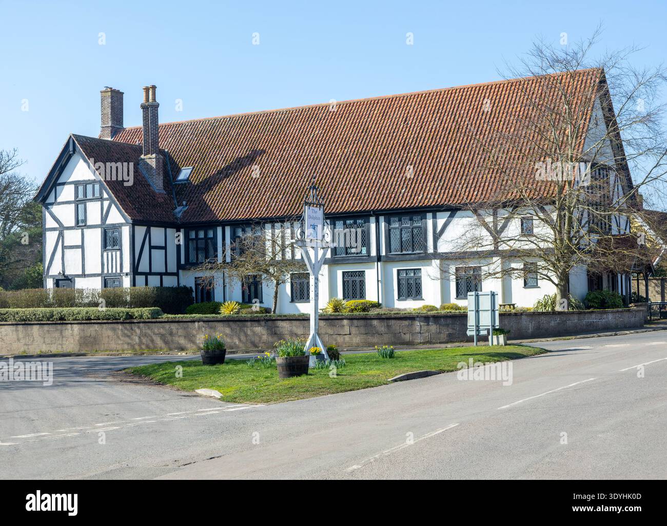 Ogilvie Hall, edificio del Workmen's Club, costruito intorno al 1925, Thorpeness, Suffolk, Inghilterra, architetto britannico W.G. Wilson Foto Stock