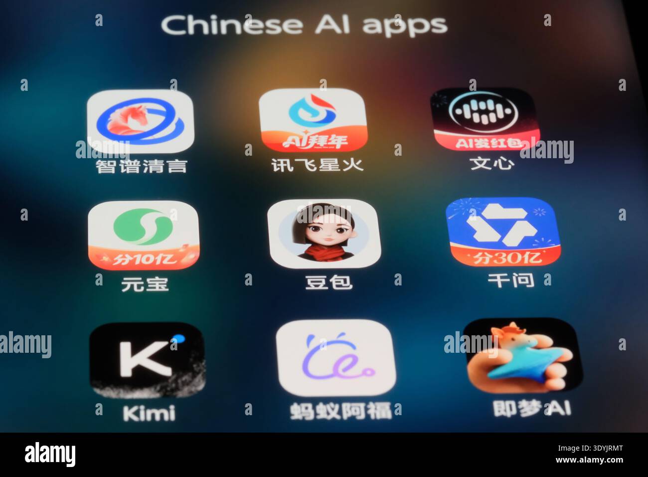 Shanghai, Cina - 8 marzo 2026: Doubao, Tencent Yuanbao, Qwen, Zhipu Qingyan, iFLYTEK Spark, ERNIE Bot, Kimi, AQ, Jimeng ai. App ai cinesi Foto Stock