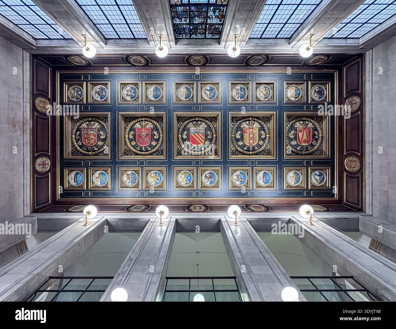Soffitto d'ingresso dipinto, biblioteca centrale di Manchester, Piazza San Pietro - Immagine stock catturata con smartphone
