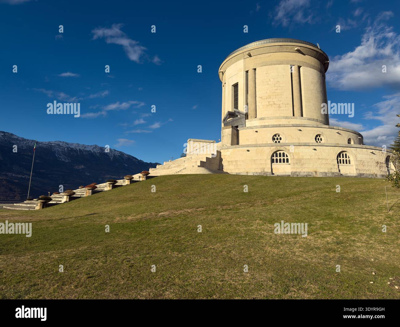 Vista dello storico ossario di Castel Dante a Rovereto Foto Stock