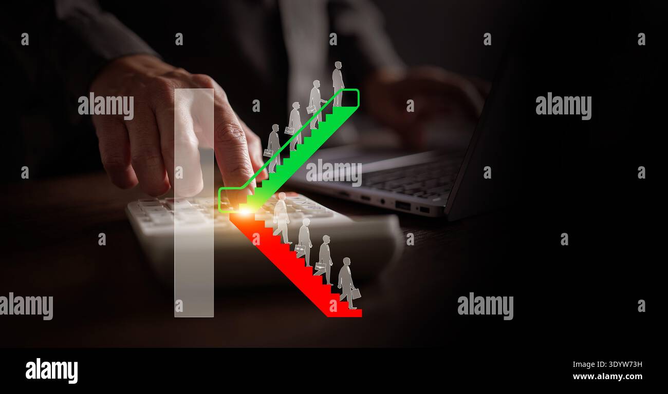 Concetto di ripresa economica a forma di K. L'uomo d'affari utilizza una calcolatrice con grafico scala mobile a forma di K di divergenza tra il settore a crescita elevata e quello a bassa crescita Foto Stock