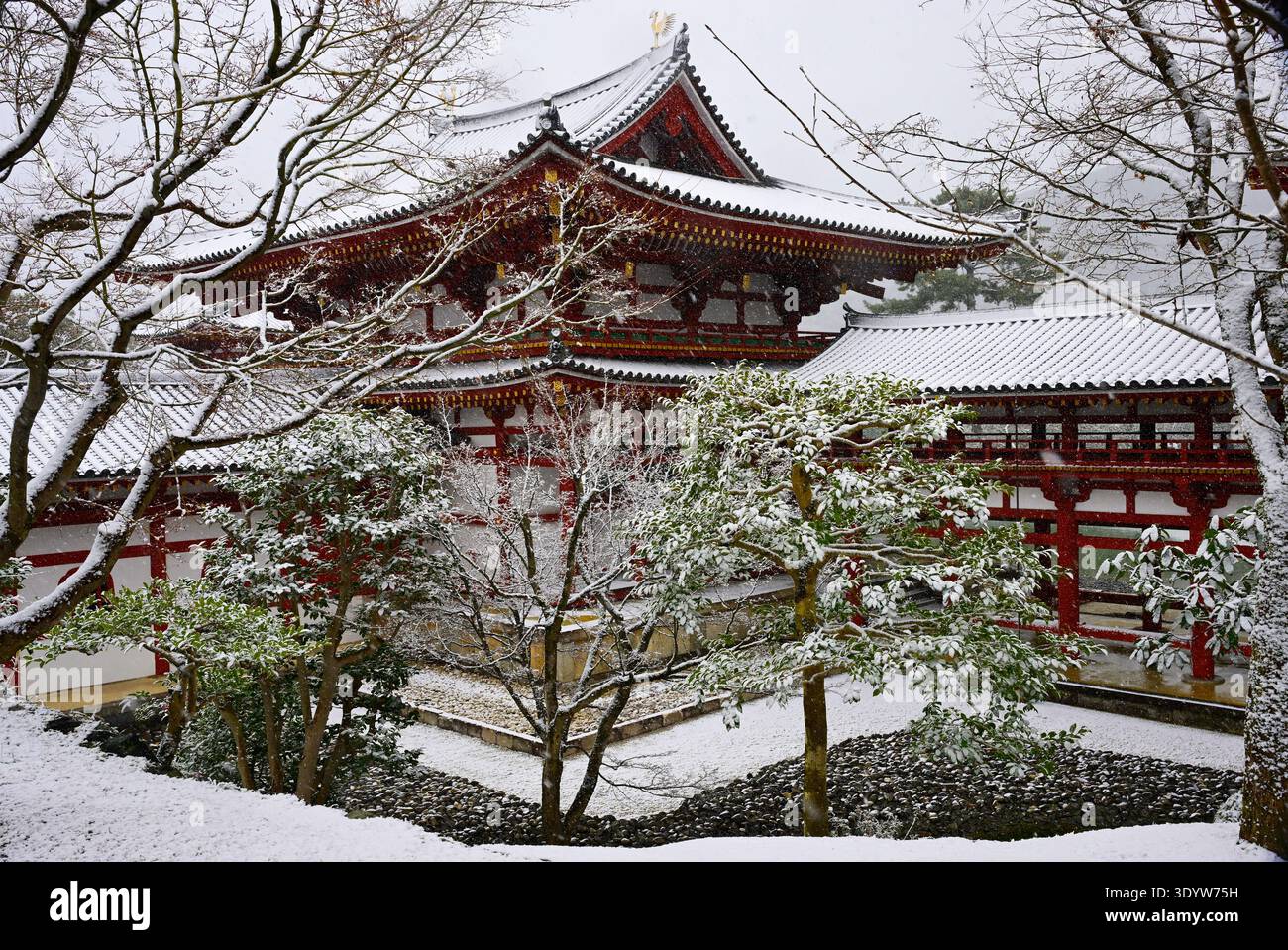 Tempio Byodo-in in inverno, Kyoto, tempio buddista, un sito patrimonio dell'umanità dell'UNESCO, Giappone. Foto Stock