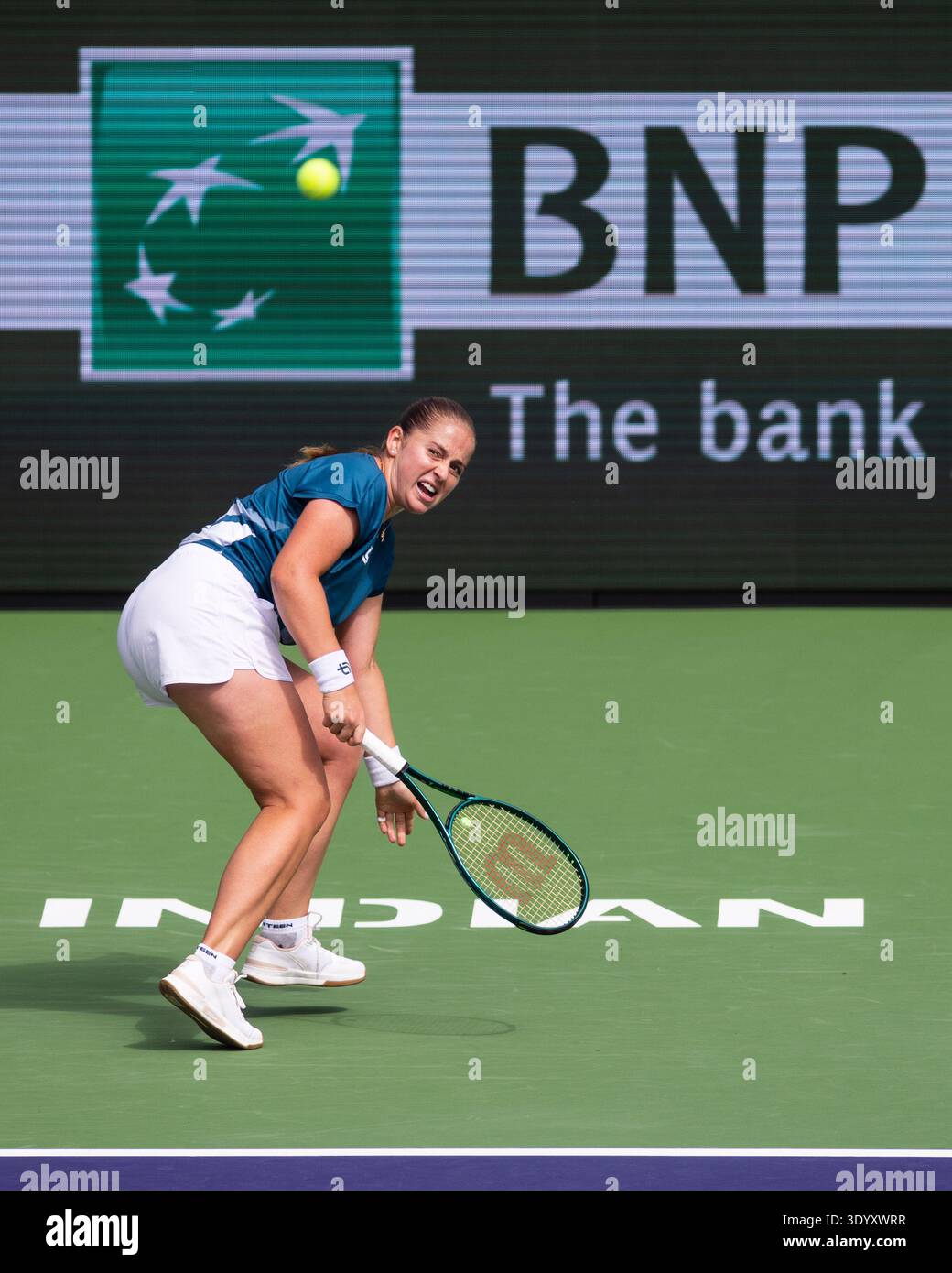 Indian Wells, California, Stati Uniti. 9 marzo 2026. Jelena Ostapenko (LAT) in azione contro Jessica Pegula (USA) durante il loro terzo turno al BNP Paribas Open il 9 marzo 2026, tenutosi all'Indian Wells Tennis Garden di Indian Wells, California. Crediti: csm/Alamy Live News crediti: Cal Sport Media/Alamy Live News Foto Stock