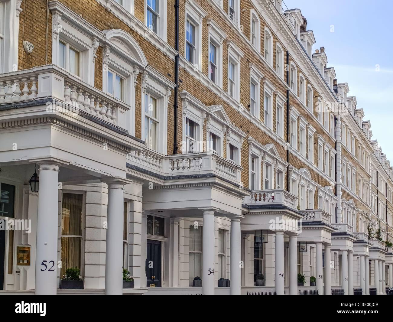 London Terrace Houses con facciata in classica architettura georgiana Foto Stock