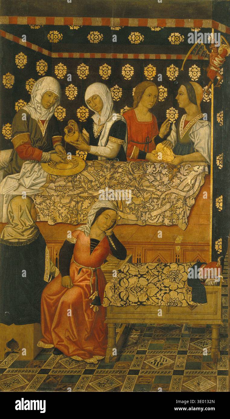 Questa tempera del XV secolo e foglia d'oro su tavola, attribuita al gruppo Vergos, raffigura la nascita di Santo Stefano, mostrando una scena affollata con donne che assistono intorno a un letto. L'opera d'arte è caratterizzata da motivi intricati, colori ricchi e dettagli in oro, che riflettono lo stile artistico del periodo. Foto Stock