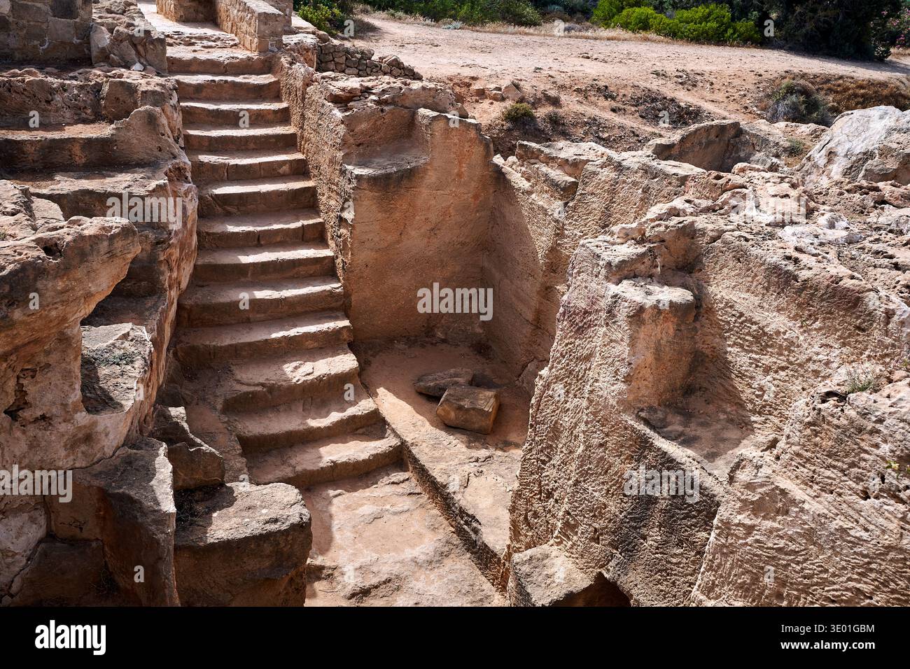 Tombe reali - Scala di pietra per le antiche camere di sepoltura a Phapos, Repubblica di Cipro Foto Stock