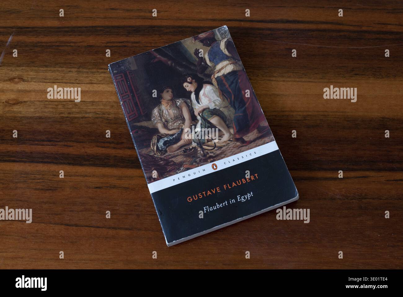 Londra, Regno Unito. 24 agosto 2024. Una vecchia copia cartacea dei Penguin Classics di Flaubert in Egitto, un libro di memorie di viaggio del romanziere francese Gustave Flaubert Foto Stock