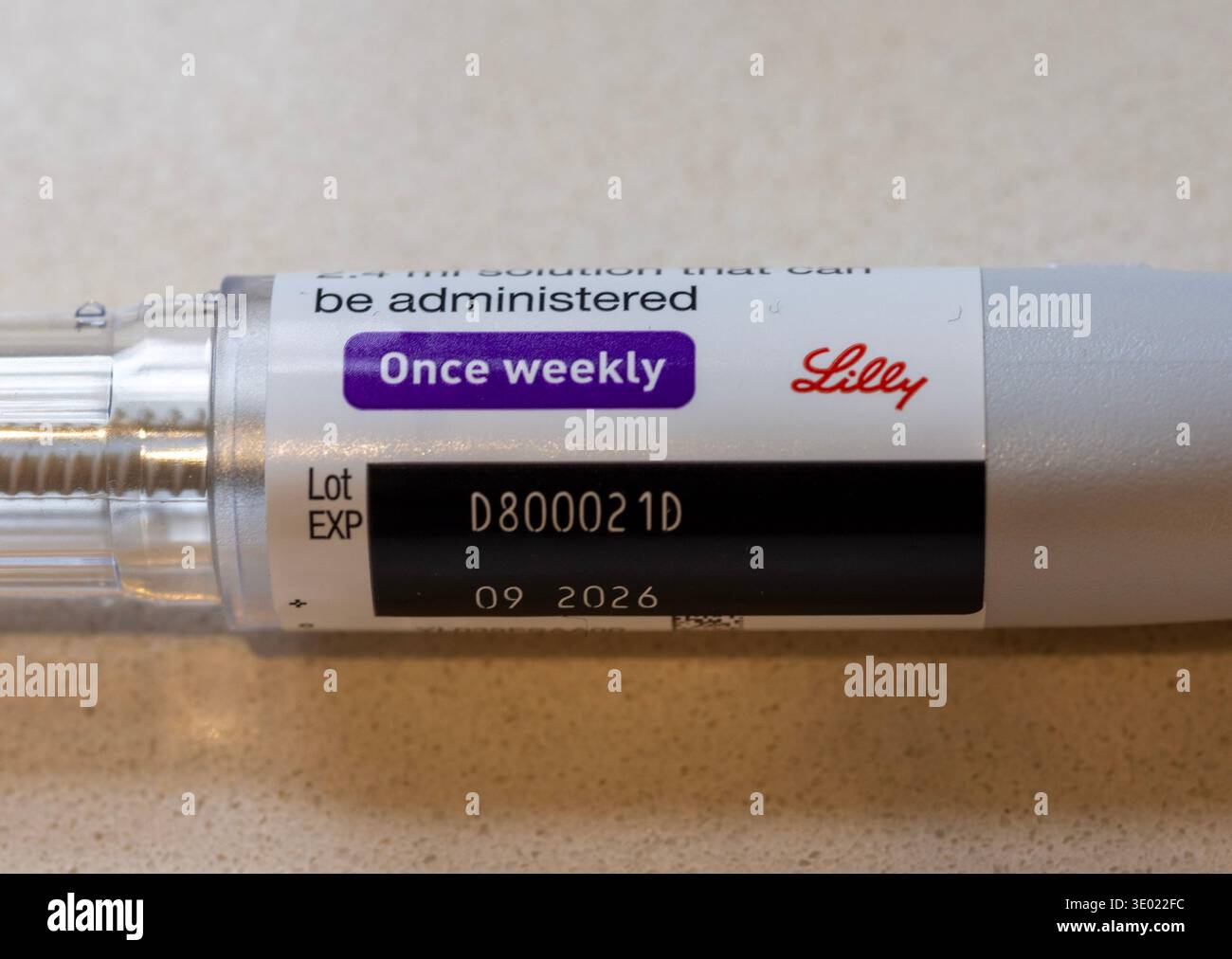 pic mostra: (Stile attuale) Mounjaro KwikPen presumibilmente usò dopo 4 dosi di 60 ml, ma un'ultima dose è rimasta nella penna. Eli Lilly ha fatto rapporto Foto Stock