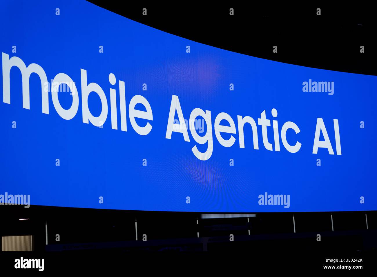 Banner con "intelligenza artificiale mobile" in esposizione, concetto di futuro dell'intelligenza artificiale, innovazione e computing Foto Stock
