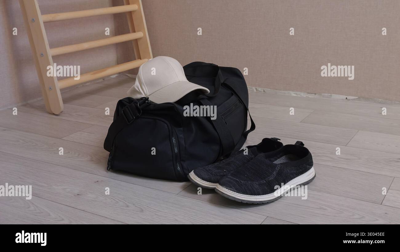 Le voci visualizzate suggeriscono la routine giornaliera attiva. Articoli casual che indicano movimento e umore minimalista. Scena che raffigura le routine quotidiane di atletica Foto Stock