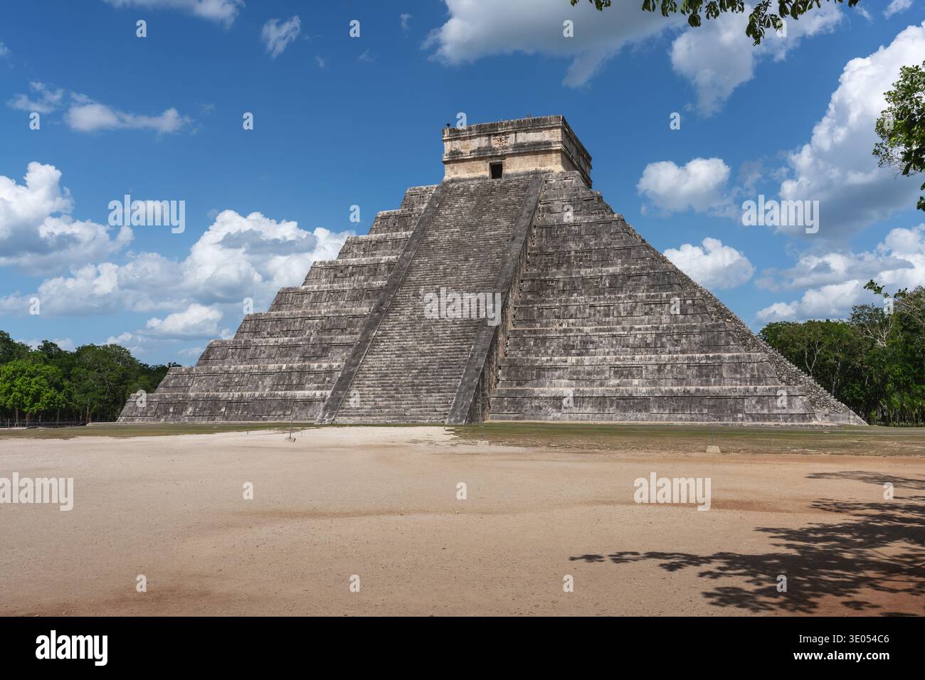 Piramide di Chichen Itza - Tempio di Kukulcan (El Castillo) - Chichen Itza, Yucatan, Messico Foto Stock
