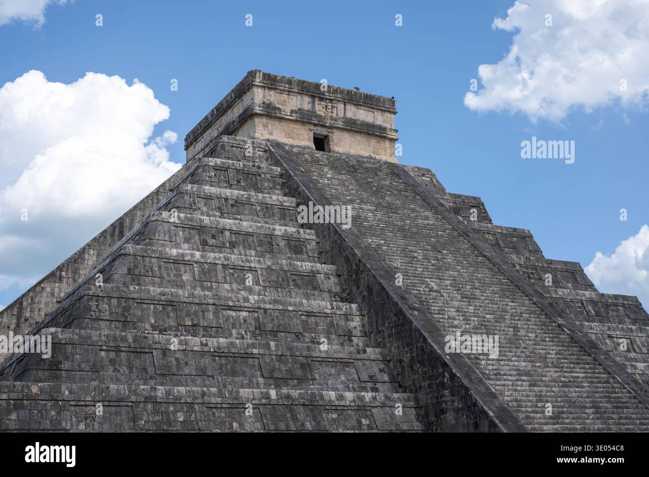 Piramide di Chichen Itza - Tempio di Kukulcan (El Castillo) - Chichen Itza, Yucatan, Messico Foto Stock
