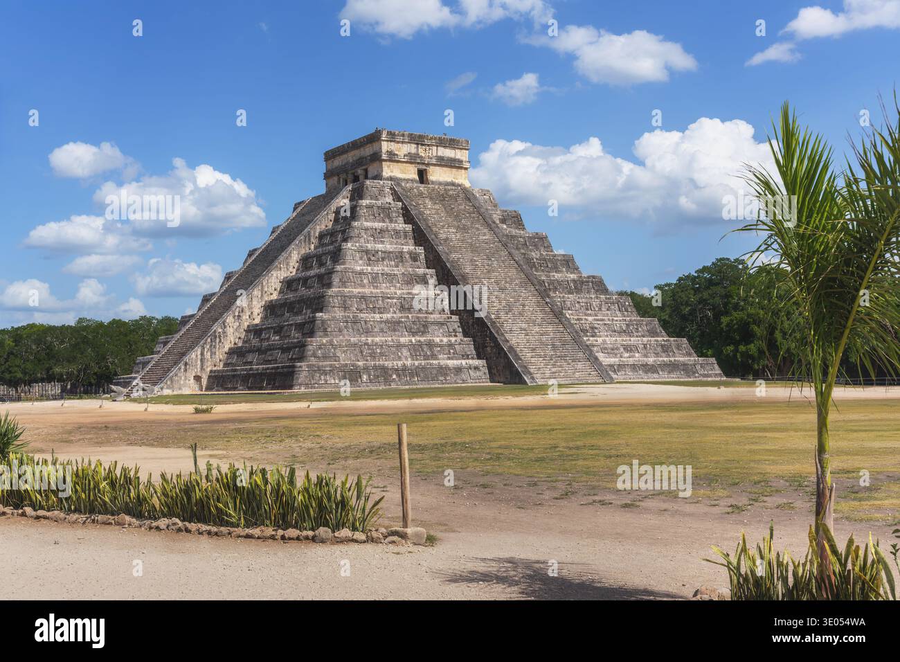 Piramide di Chichen Itza - Tempio di Kukulcan (El Castillo) - Chichen Itza, Yucatan, Messico Foto Stock