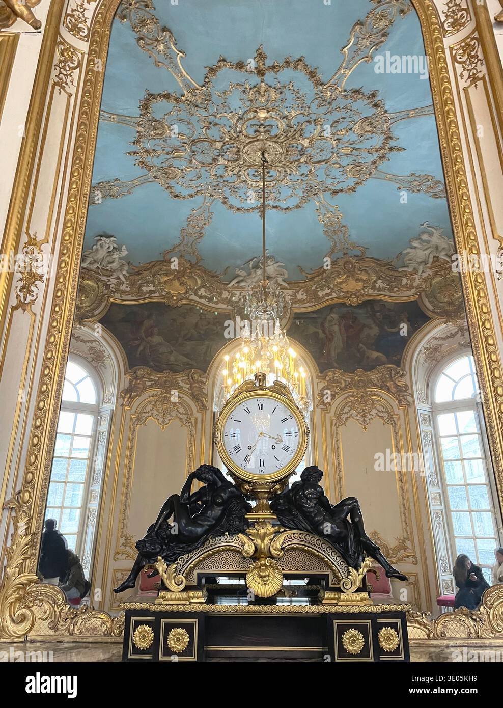 Parigi, Francia. "Le Salon de la Princesse" (il salone della principessa) all'interno dell'Hôtel de Soubise, sede degli archivi nazionali francesi. - Immagine stock catturata con smartphone