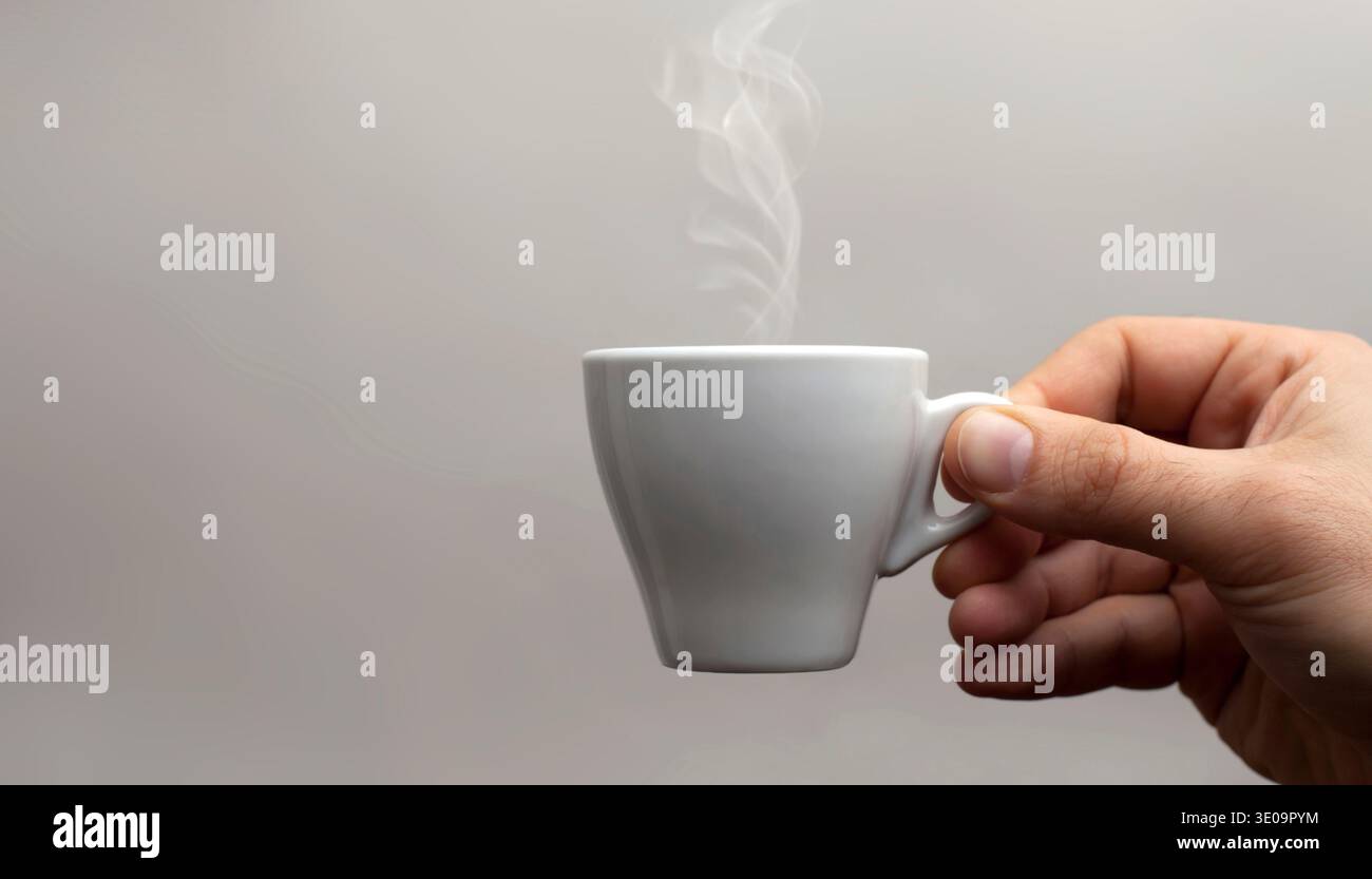 Tazza di caffè isolato su sfondo bianco Foto Stock