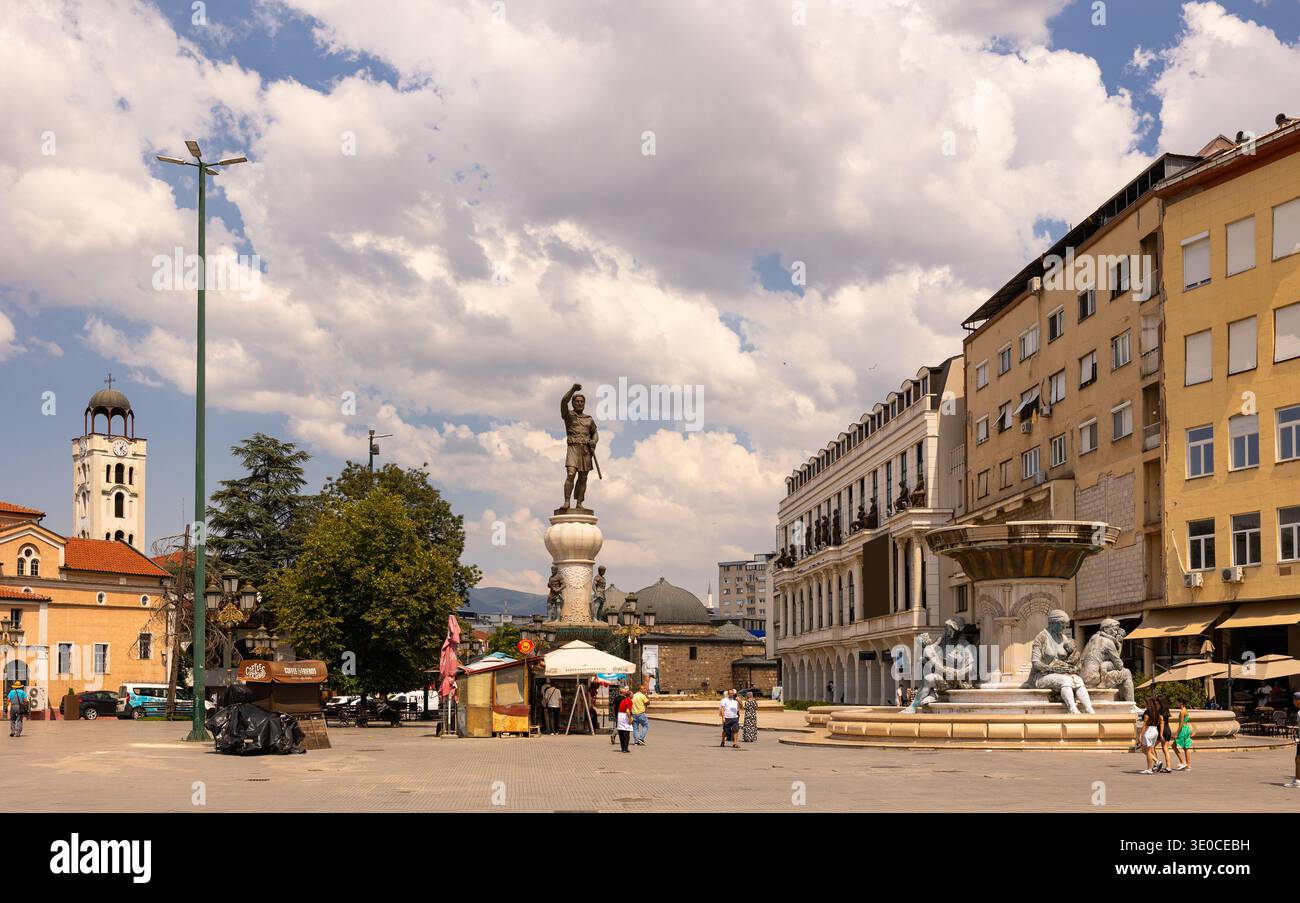 Enorme fontana Olympia sulla piazza di Skopje Foto Stock