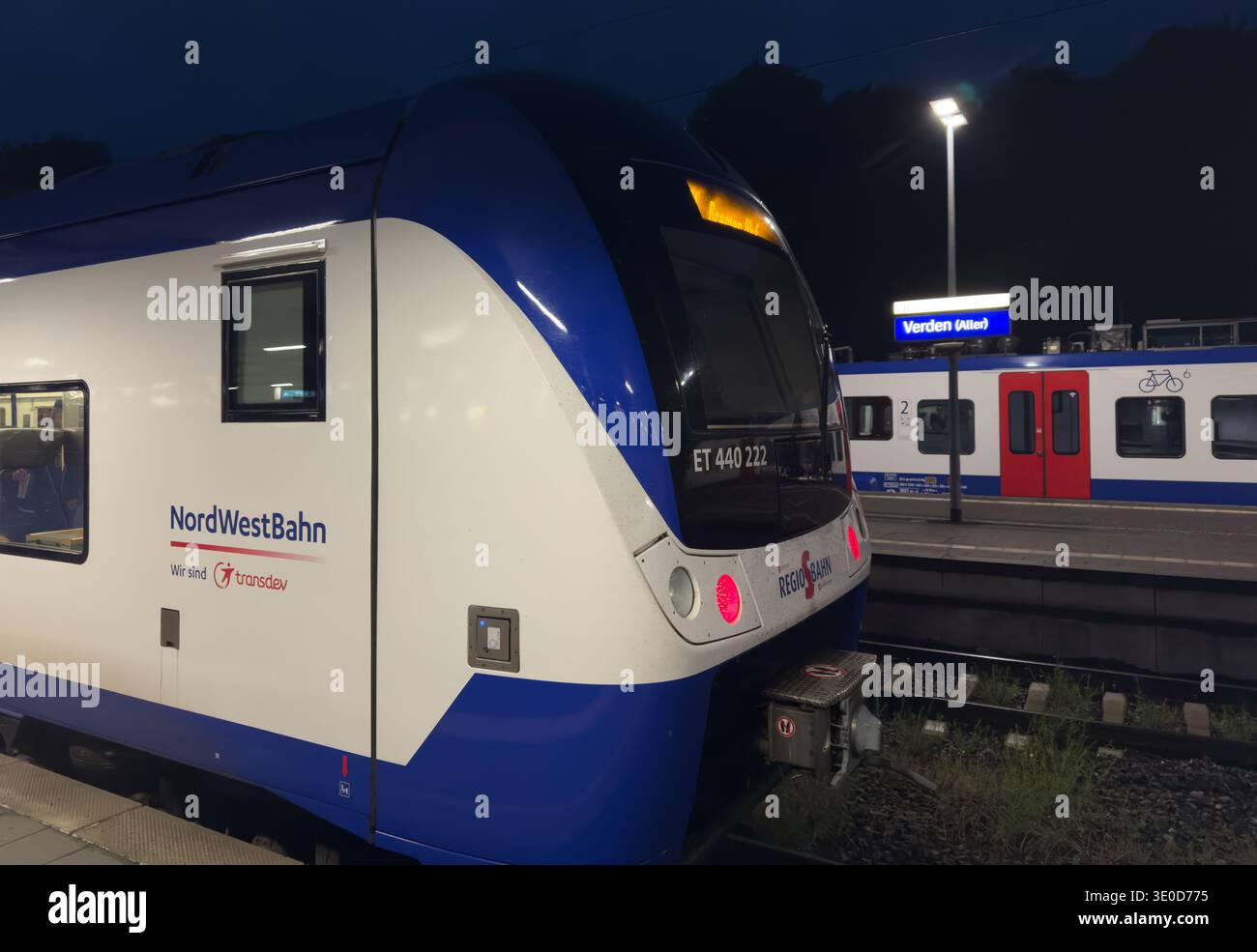 08.06.2025, Germania, bassa Sassonia, Verden - NordWestBahn treno regionale alla stazione. 00A250608D012CAROEX.JPG [VERSIONE DEL MODELLO: NON APPLICABILE, CORRETTA Foto Stock
