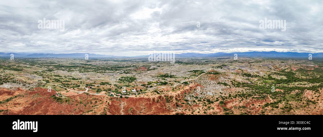 Vista aerea del deserto di Tatacoa che rivela formazioni geologiche uniche Foto Stock