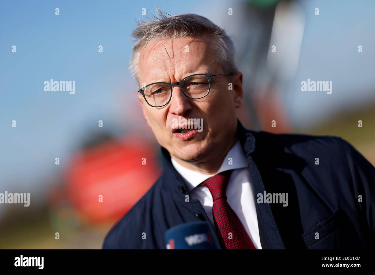 Il ministro del digitale, Dr. Karsten Wildberger (CDU), all'avanguardia per i nuovi data center cloud Microsoft. Nelle sedi di Bergheim, Bedburg ed Elsdorf, l'azienda sta espandendo le proprie capacità cloud in Germania e quindi sta facendo progredire le strutture Foto Stock