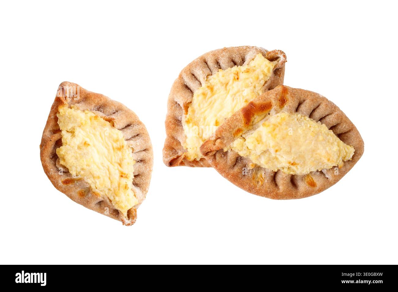 Aprire la torta di segale con il ripieno di patate, miglio o riso. Tradizionale pasticceria finlandese careliana rustica. Foto Stock