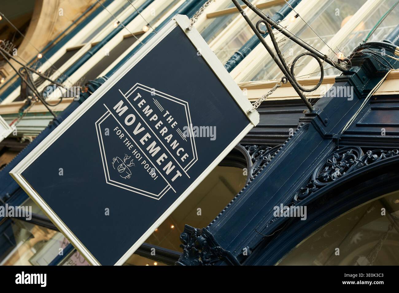 Insegna per il bar Temperance Movement nel Borough Market, Halifax, Regno Unito Foto Stock