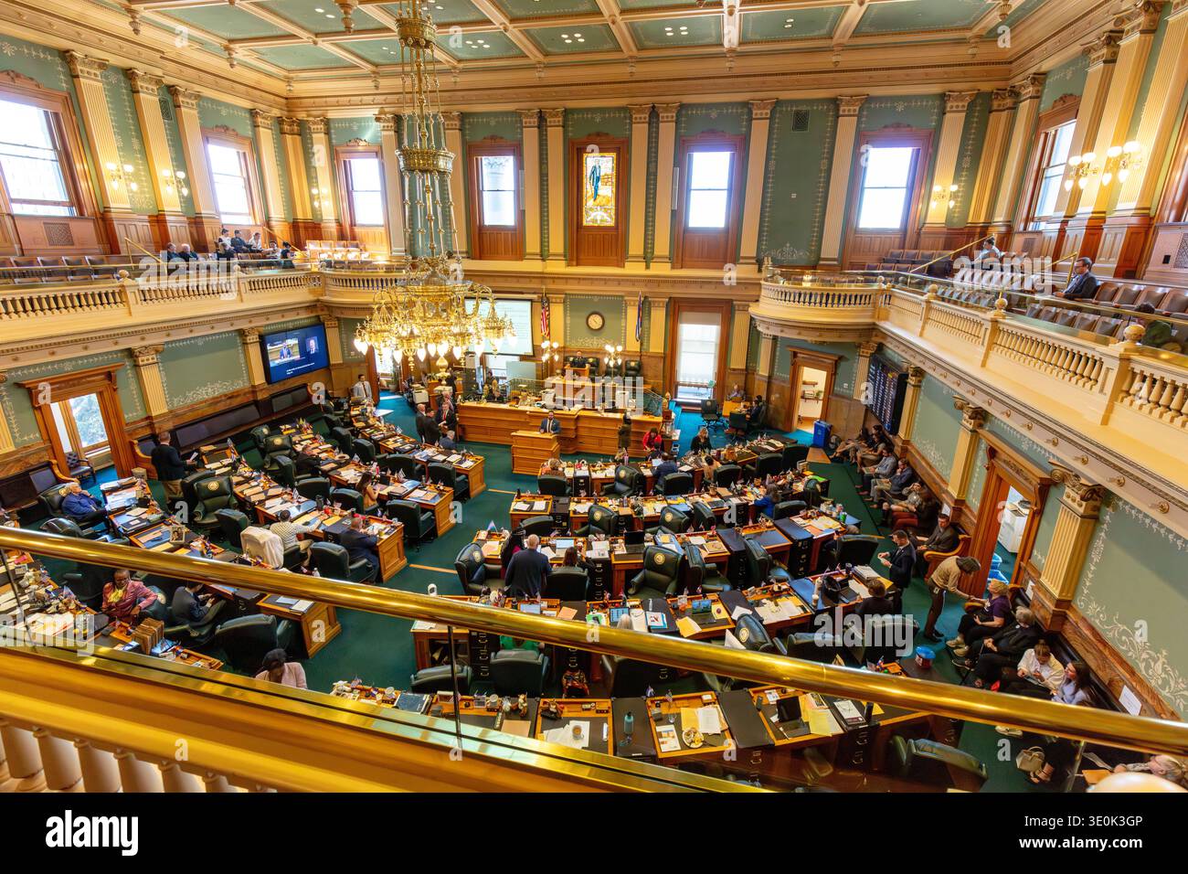 Denver, Colorado, Stati Uniti d'America - marzo 2026: I membri della camera dei rappresentanti del Colorado si riuniscono nella camera della camera del Campidoglio del Colorado durante il mese Foto Stock