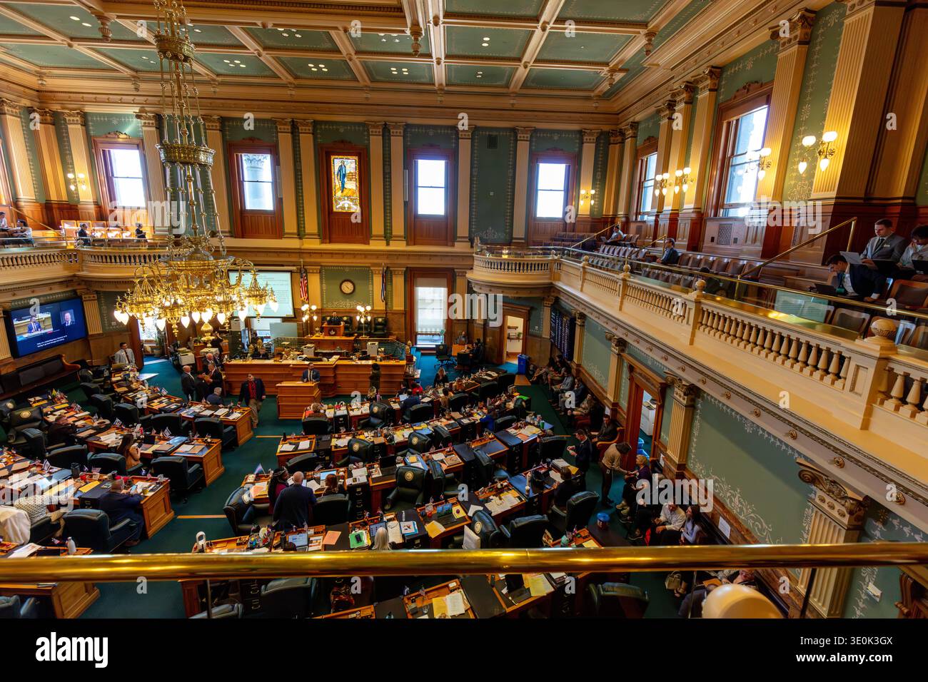 Denver, Colorado, Stati Uniti d'America - marzo 2026: I membri della camera dei rappresentanti del Colorado si riuniscono nella camera della camera del Campidoglio del Colorado durante il mese Foto Stock