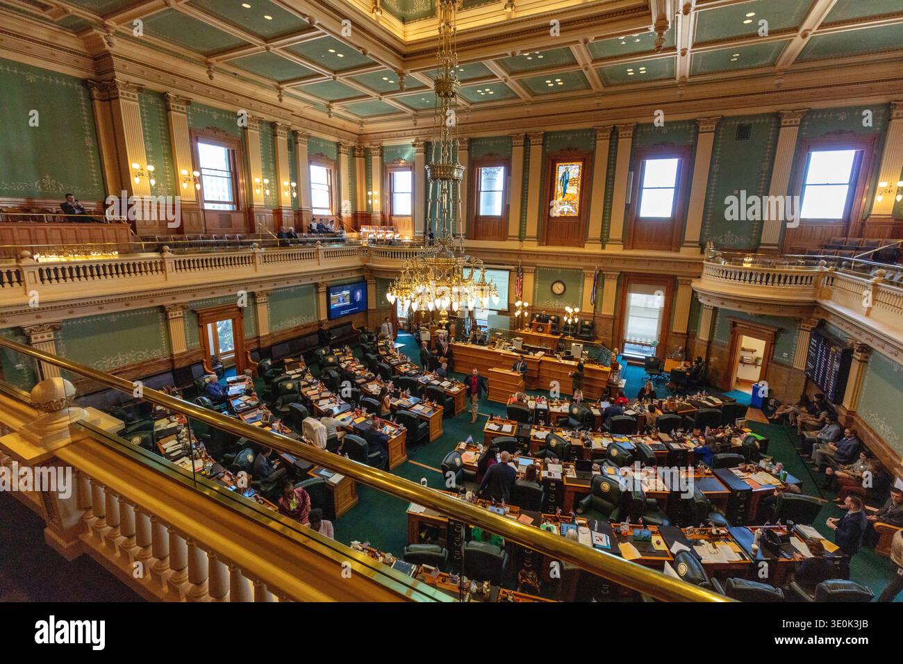 Denver, Colorado, Stati Uniti d'America - marzo 2026: I membri della camera dei rappresentanti del Colorado si riuniscono nella camera della camera del Campidoglio del Colorado durante il mese Foto Stock
