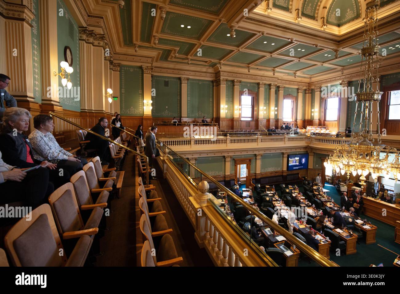Denver, Colorado, Stati Uniti d'America - marzo 2026: I membri della camera dei rappresentanti del Colorado si riuniscono nella camera della camera del Campidoglio del Colorado durante il mese Foto Stock