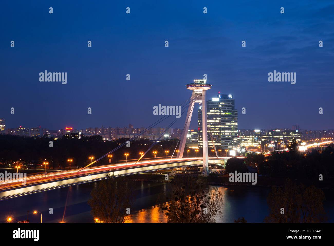 La maggior parte del ponte SNP di Bratislava Foto Stock