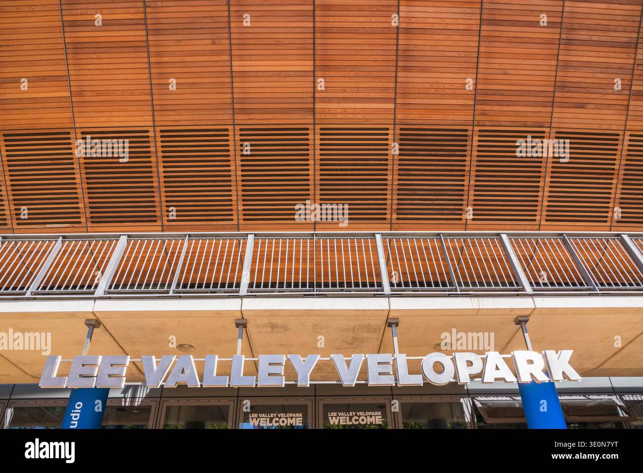 Londra, Regno Unito - 21 settembre 2025 - ingresso del Lee Valley VeloPark sul Queen Elizabeth Olympic Park Foto Stock