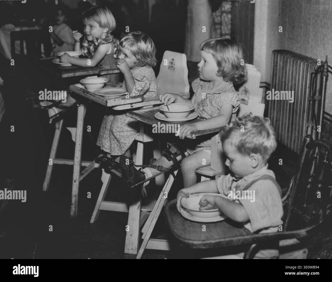 Linea Chow. E' ora di pranzo alla Drummond far West Home, e questi piccoli pazienti sono sistemati sui loro seggioloni per il loro pasto di mezzogiorno. Questo appello Foto Stock