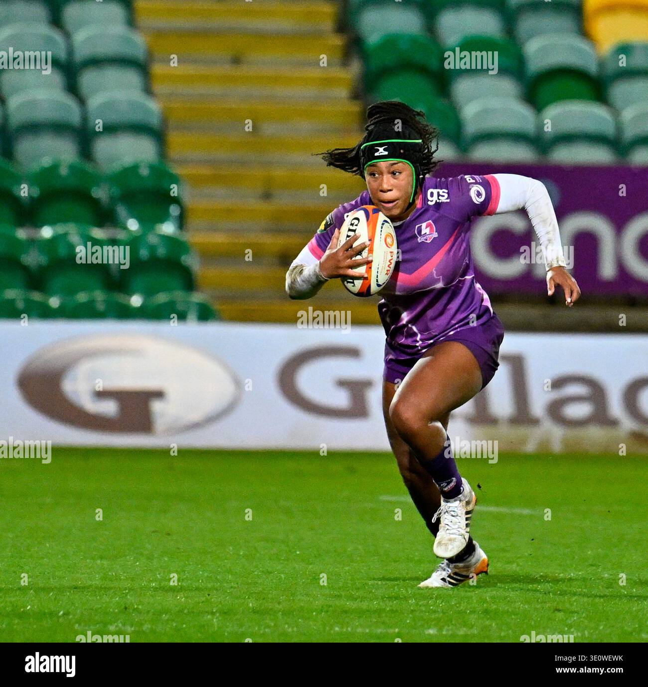 Northampton INGHILTERRA - Sadia Kabeya di Loughborough Lightning durante la partita tra Loughborough Lightning e Harlequins Women Premiership Women's Rugby, Round 14 venerdì 13 marzo al cinch Stadium Franklin's Gardens. Northampton Regno Unito. Crediti: PATRICK ANTHONISZ/Alamy Live News Foto Stock