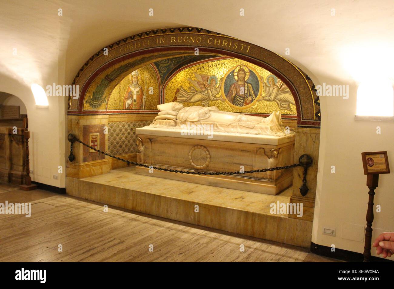 Tomba di Papa Pio XI all'interno della basilica agosto 2024 tomba papale storica Foto Stock