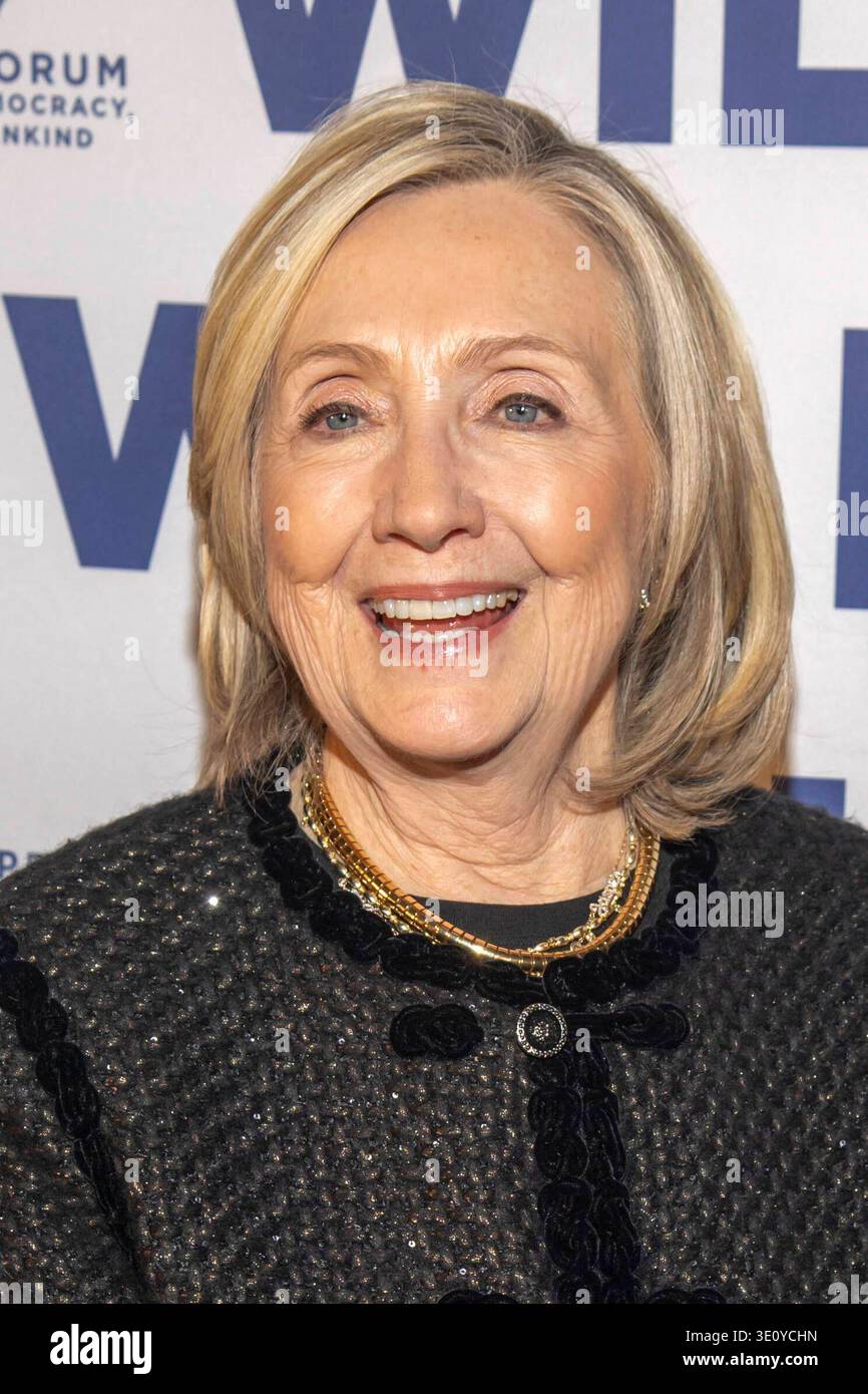 Hillary Diane Rodham Clinton US-amerikanische Politikerin der Demokratischen Partei Autorin zu Gast bei der Cinema for Peace Gala 2026 im Hotel Adlon Kempinski am 16.02.2026 a Berlino Deutschland *** Hillary Diane Rodham Clinton politico americano del Partito Democratico autore ospite al Cinema for Peace Gala 2026 all'Hotel Adlon Kempinski il 16 febbraio 2026 a Berlino Berlino Germania Foto Stock