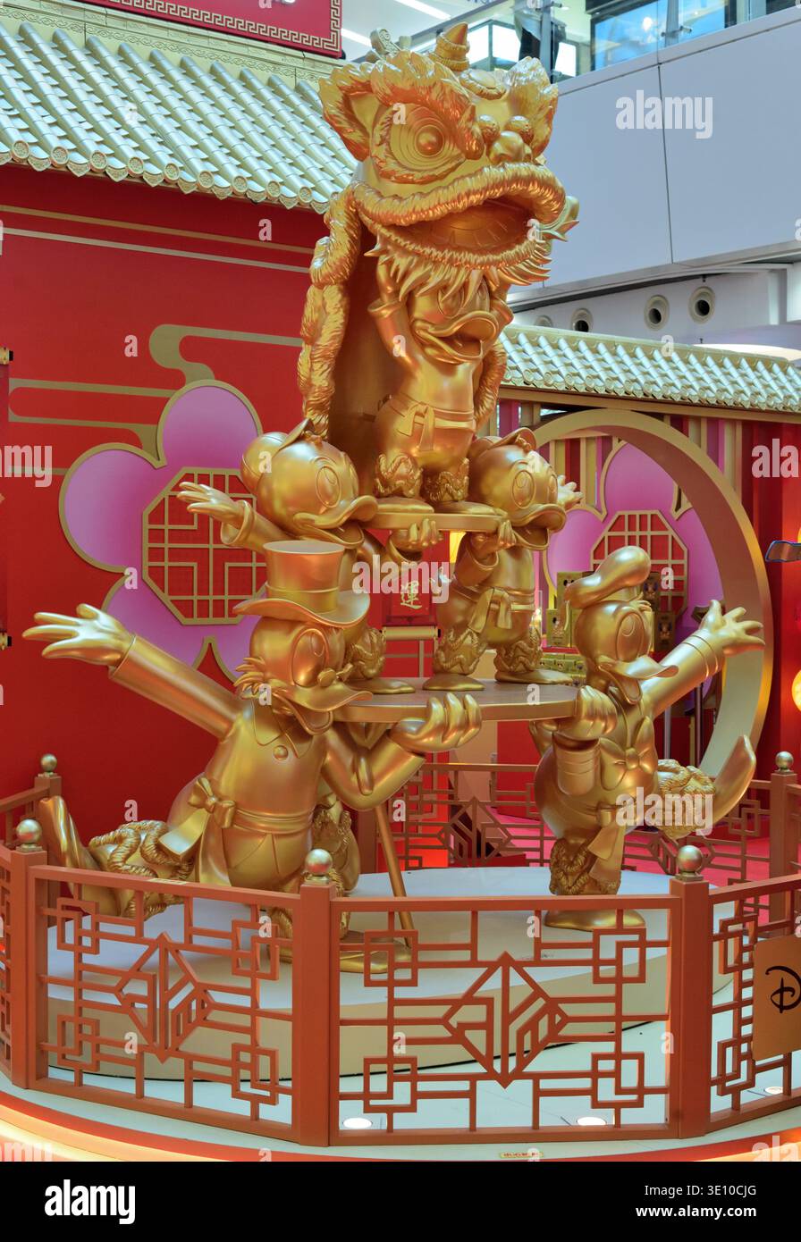 Personaggi della Golden Disney nella celerazione del Capodanno cinese del cavallo 2026 Foto Stock