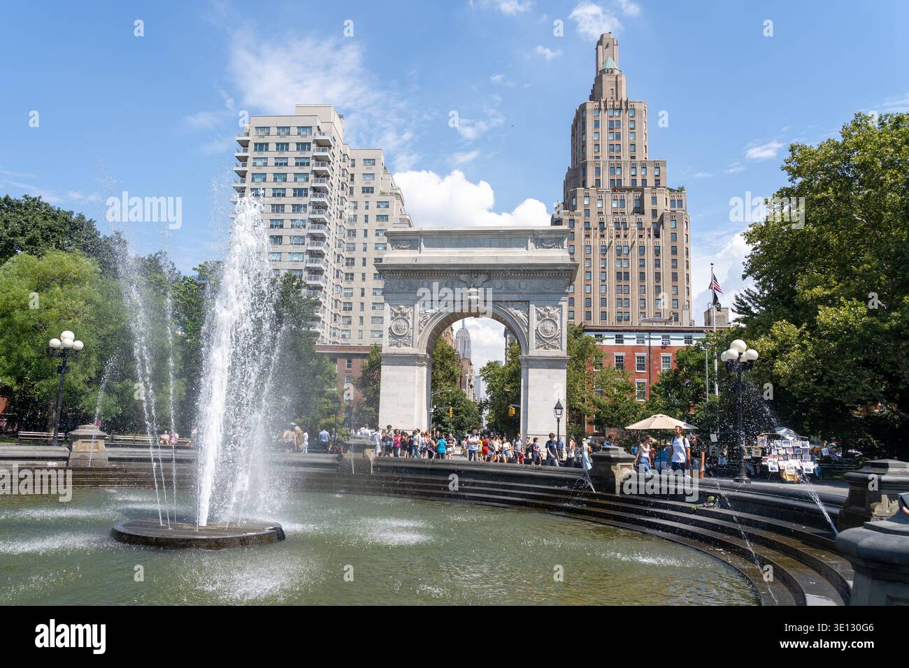 Persone che visitano il Village Gate al Greenwich Village di New York City. Foto Stock