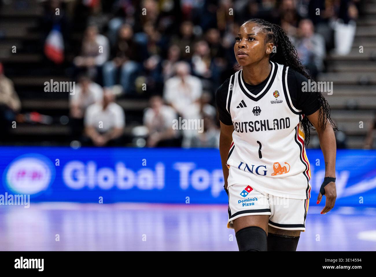 LIONE-VILLEURBANNE, FRANCIA - 14 MARZO: Alexis Peterson (Germania, 1) durante la partita di qualificazione ai Mondiali di calcio femminile FIBA tra Germania (GER) e Francia (fra) ad Astroballe il giorno 3 del Torneo di qualificazione ai Mondiali femminili FIBA il 14 marzo 2026 a Lione-Villeurbanne, Francia. Foto Stock