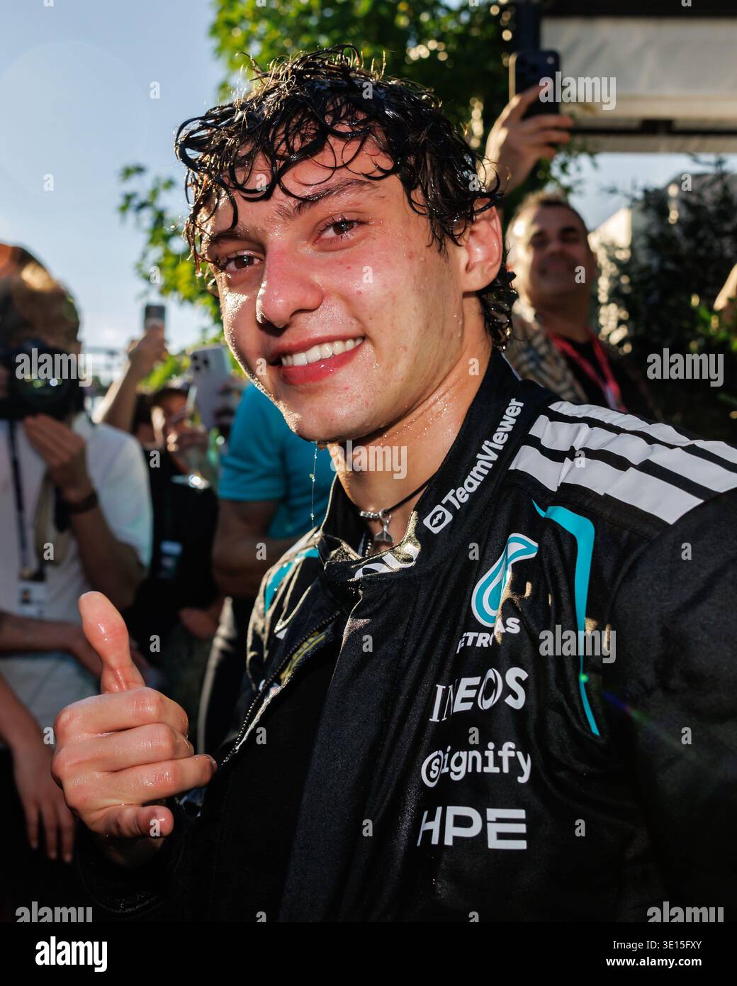 Albert Park, 08 marzo 2026: Kimi Antonelli (ITA) di Mercedes celebra il suo podio con il team durante il Gran Premio d'Australia di Formula 1 2026. Foto Stock